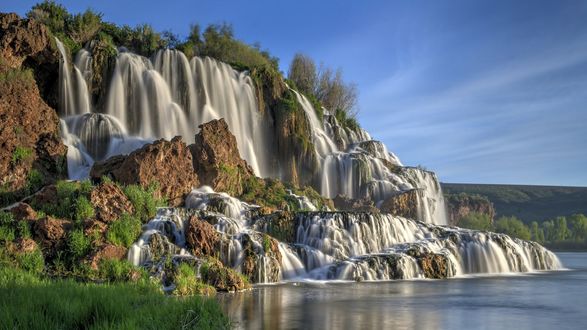 Водопад с уступами