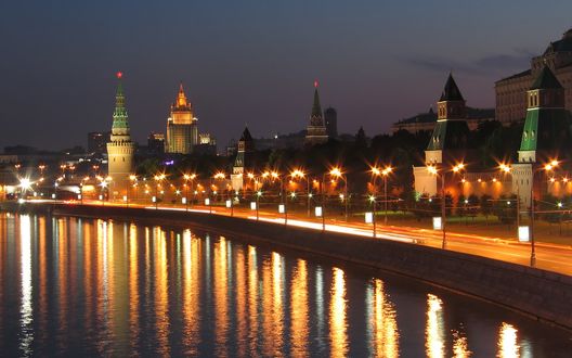 Обои на рабочий стол Ночная Москва и Москва-река