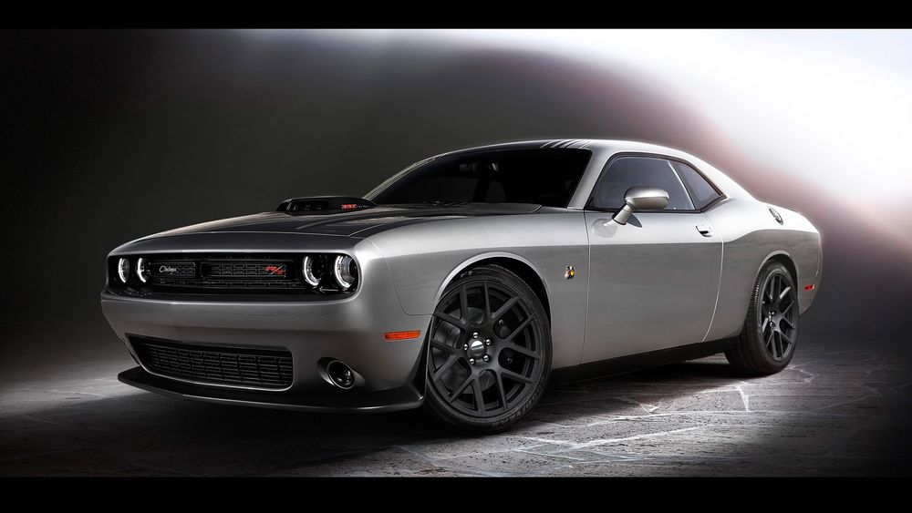 Обои для рабочего стола Классический серебристый Dodge Charger RT