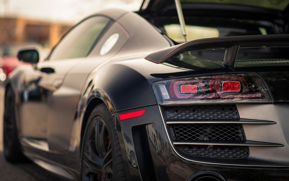 Обои для рабочего стола Задние огни авто Audi R8