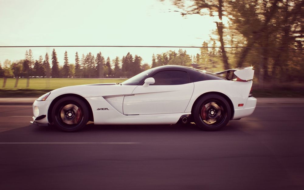 Обои для рабочего стола Белый спортивный Dodge Viper SRT10 ACR-X