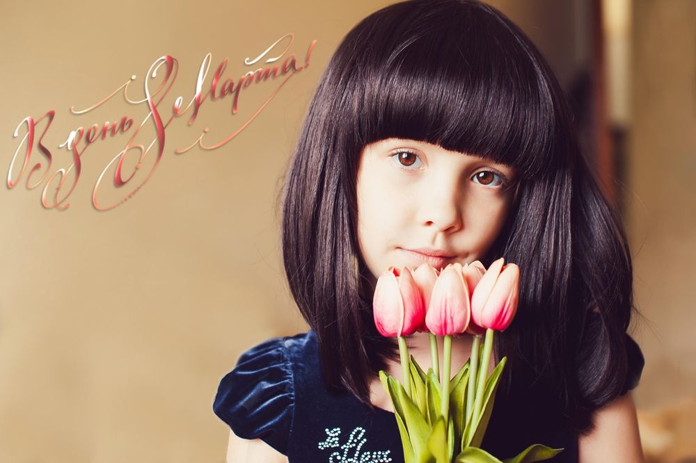 Обои для рабочего стола Девочка с тюльпанами в руках, (В день 8 Марта), ву Mila Shunina