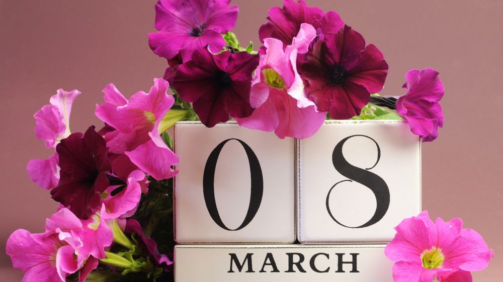 Обои для рабочего стола Букет розовых цветов на 8 марта
