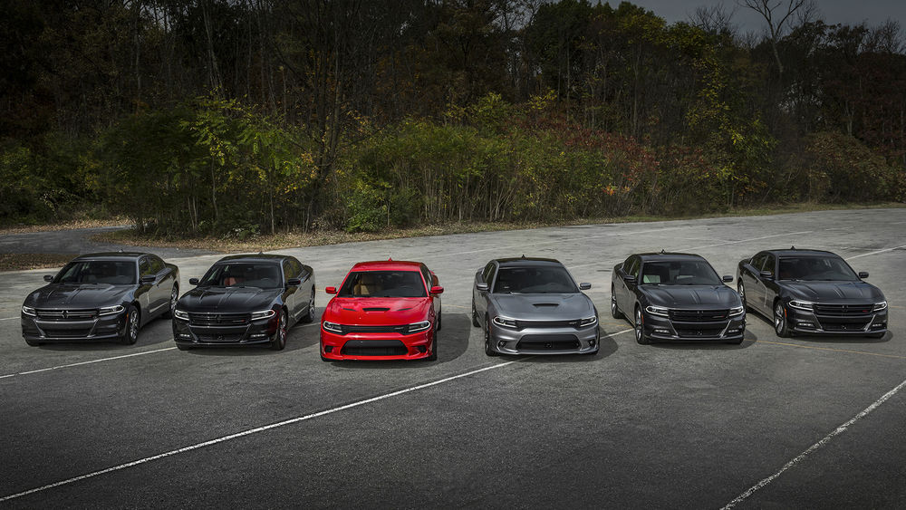 Обои для рабочего стола Шесть автомобилей Dodge Charger SXT на взлетной полосе