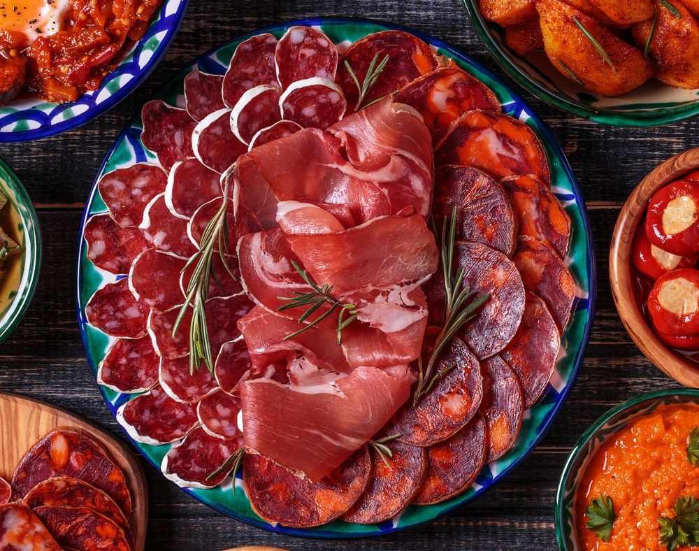 Обои для рабочего стола Мясная деликатесная нарезка