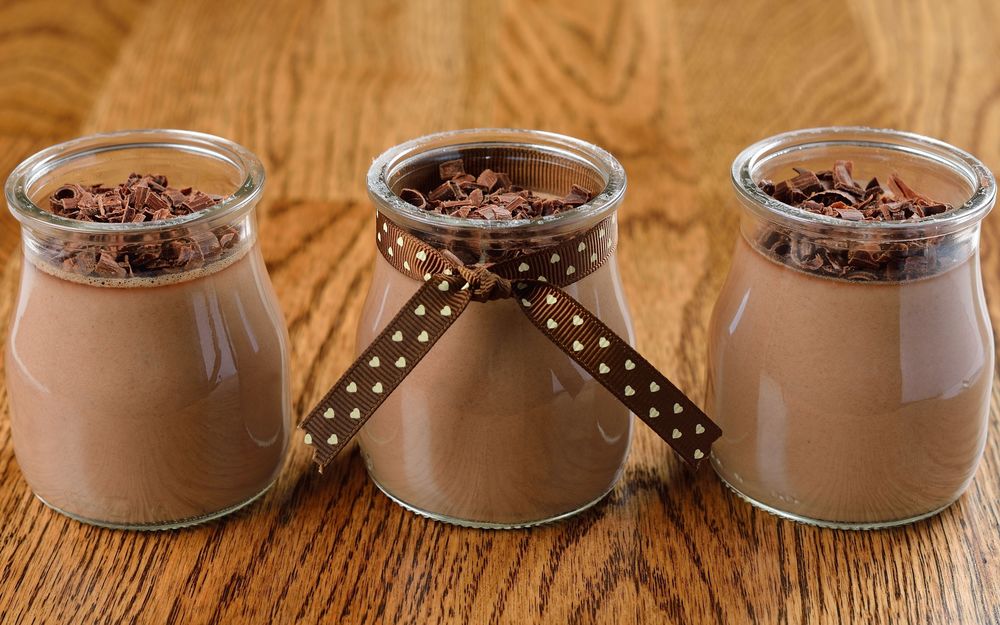 Обои для рабочего стола Шоколадный пудинг в банках