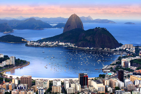 Обои на рабочий стол Рио-де-Жанейро, Бразилия / Rio de Janeiro, Brazil лагуна с видом на город и горы