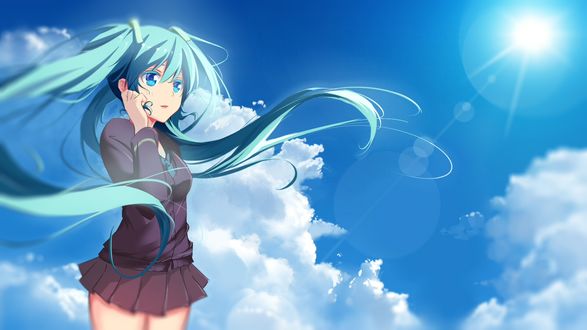 Обои на рабочий стол Vocaloid Hatsune Miku / Вокалоид Хатсунэ Мику стоит на фоне облачного неба, art by qingchen