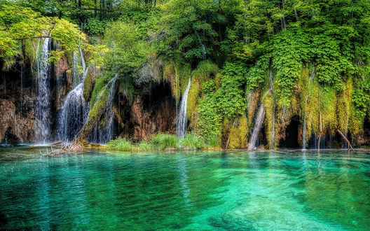 Обои на рабочий стол Водопады на красивых Плитвицких озерах в Хорватии / Some of the waterfalls at beautiful Plitvice Lakes in Croatia by Dirk Seifert