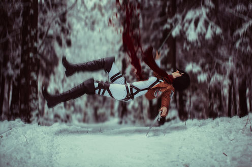 Обои на рабочий стол Косплей Микаса Аккерман / Mikasa Ackerman из аниме Атака Титана / Attack on Titan / Shingeki no Kyojin