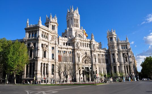 Обои на рабочий стол Hispania, Madrid / Испания, Мадрид, красивое здание на одной из улиц города