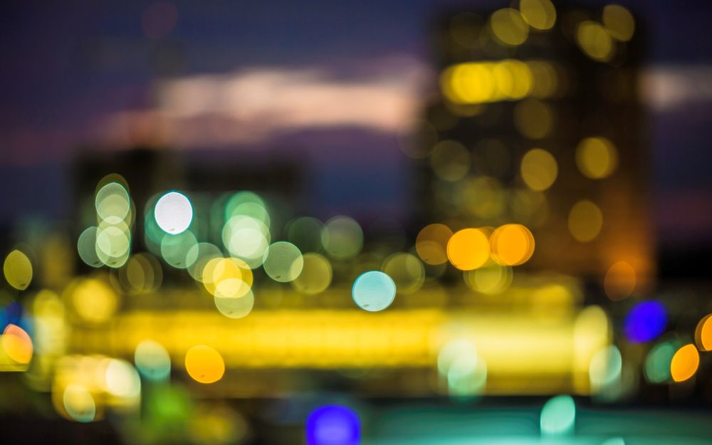 Обои для рабочего стола Фото ночного города с расфокусировкой, и эффектом боке
