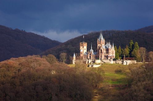 Обои на рабочий стол Германия, замок Драхенбург в лучах заходящего солнца, земля Северный Рейн-Вестфалия