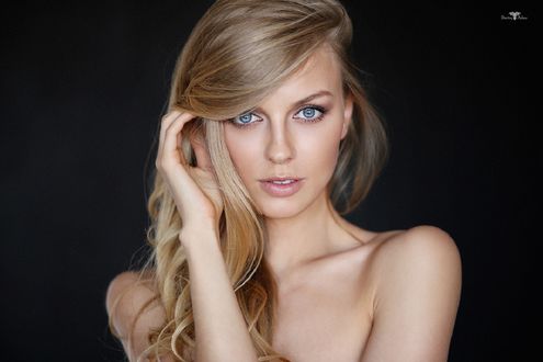 Обои на рабочий стол Девушка с голубыми глазами, фотограф Dmitry Arhar