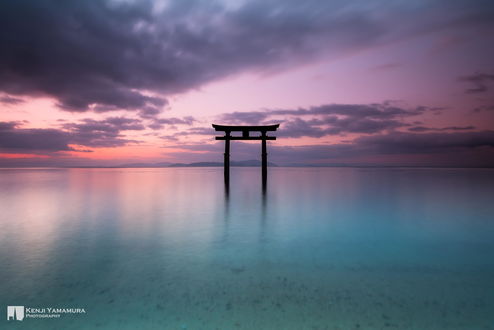 Обои на рабочий стол Тории в Lake Biwa / Озере Бива, Japan / Япония, by Kenji Yamamura