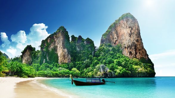 Обои на рабочий стол Railay Beach, Thailand / Рэйли Бич, Таиланд, горы, деревья, море, пляж, лодка