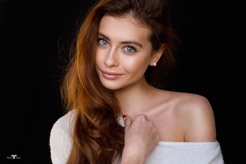 Обои на рабочий стол Улыбающаяся девушка, фотограф Dmitry Arhar