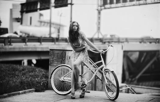 Обои на рабочий стол Девушка и велосипед, фотограф KAREN ABRAMYAN