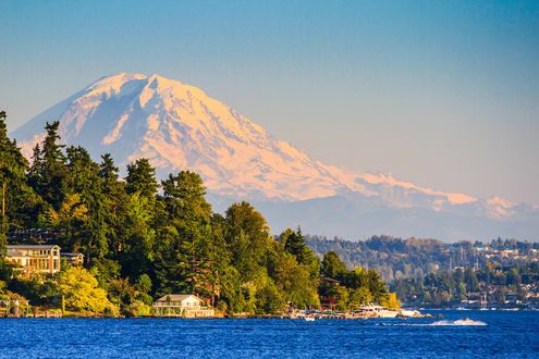 Обои на рабочий стол Вулкан Рейнир и озеро Вашингтон / Mt Rainier and Lake Washington, Seattle, окрестности Сиэтла на закате, Image by Feng Wei