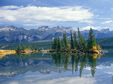 Обои на рабочий стол Talbot lake, Ontario / Озеро Тэлбот, провинция Онтарио, деревья, горы, небо