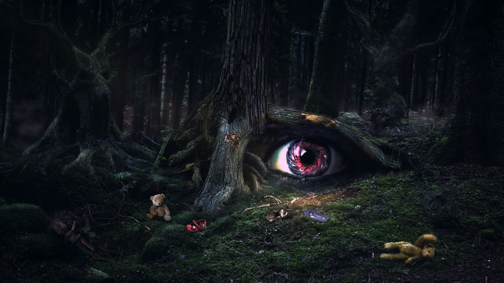 Обои для рабочего стола Жуткий лес с деревом, в корнях которого огромный глаз, вокруг лежат человеческие кости и старые игрушки, by hankep