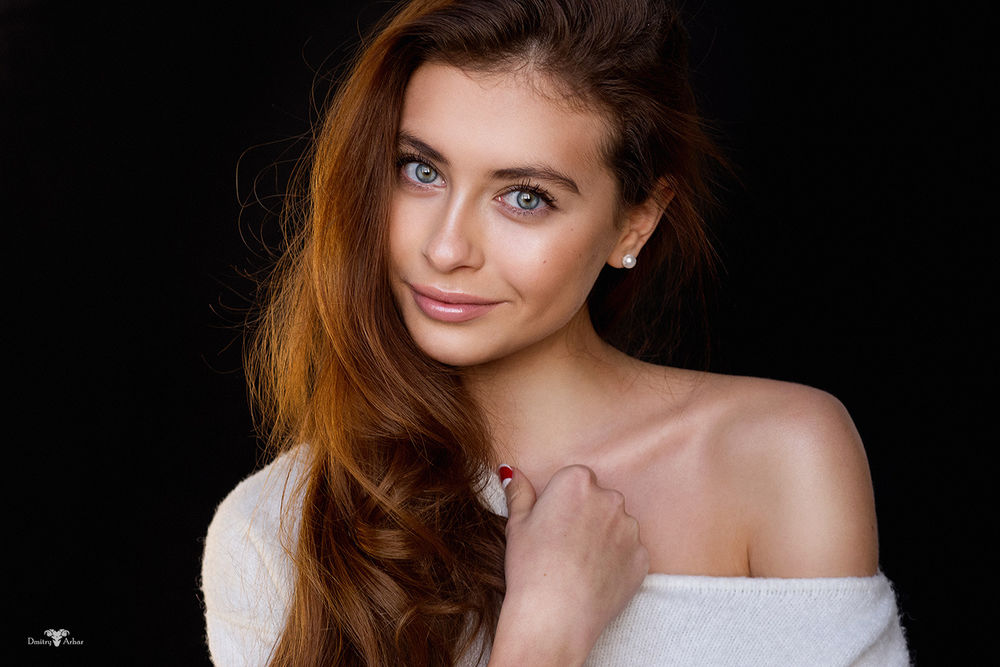 Обои для рабочего стола Улыбающаяся девушка, фотограф Dmitry Arhar