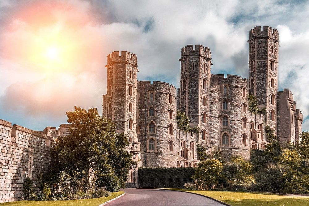 Обои для рабочего стола Windsor castle / Виндзорский замок, England / Англия, на фоне неба