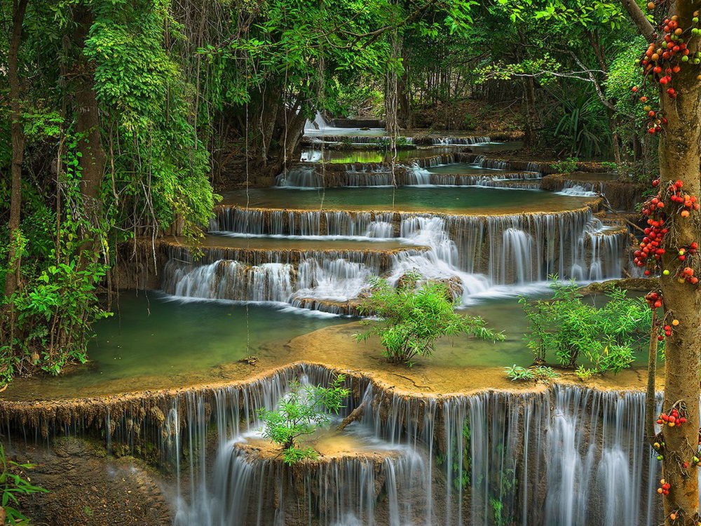 Обои для рабочего стола Thailand / Таиланд, каскад водопадов, на фоне растительности