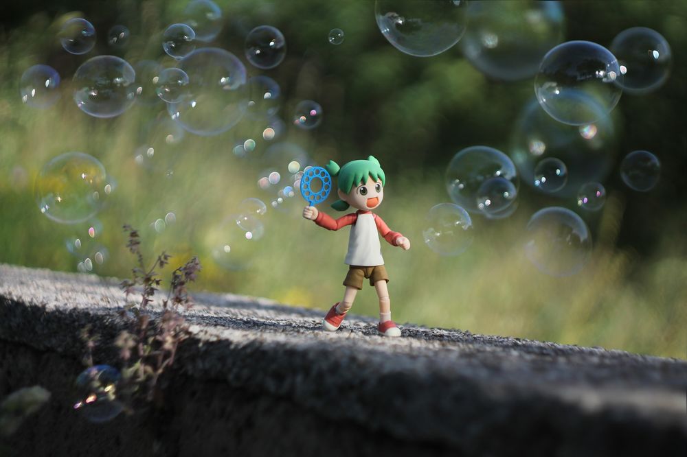 Обои для рабочего стола Куколка Yotsuba / Ёцубы из манги Ёцуба и! / Yotsuba &! / Yotsuba to! в окружении мыльных пузырей, by Grishnakh666
