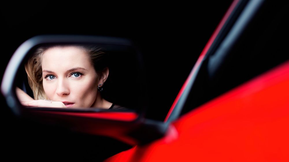 Обои для рабочего стола Актриса Sienna Miller / Сиенна Миллер в рекламе Ford Mustang