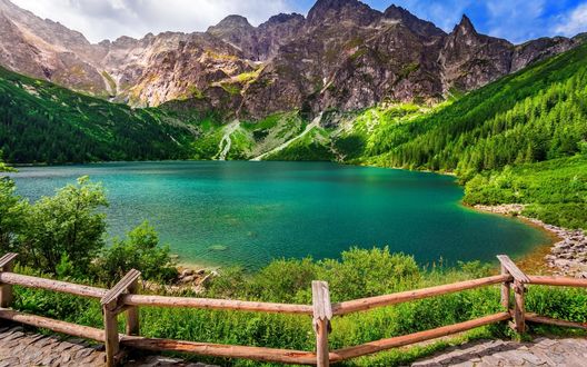 Обои на рабочий стол Morskie Oko, Sea Eye, Tatra Mountains, Tatra National Park, Poland, Rybi Potok Valley / Морское Око, озеро, Татры, заповедник, Польша