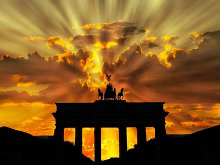 Обои на рабочий стол Berlin, Brandenburger tor / Берлин, Бранденбургские ворота на закате солнца