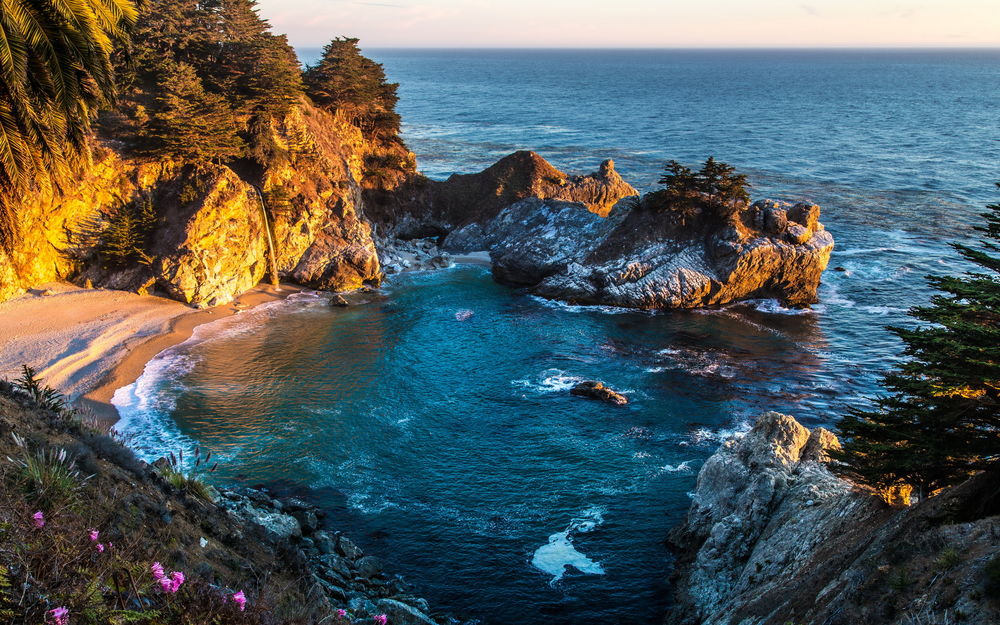 Обои для рабочего стола Julia Pfeiffer Burns State Park, California / Заповедник имени Джулии Пфайфер Бернс, Калифорния, море и живописные скалы