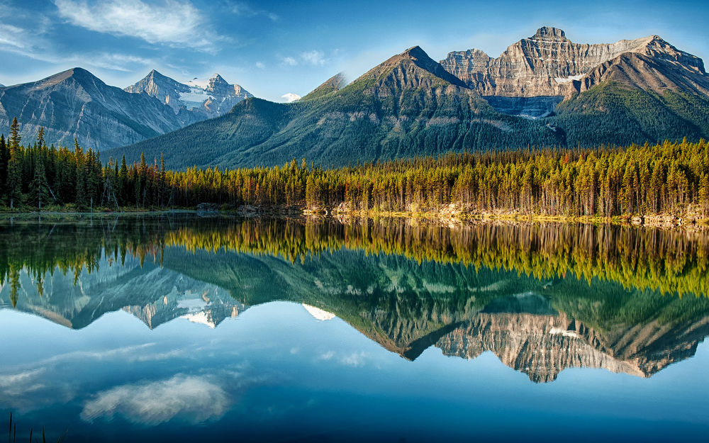 Обои для рабочего стола Herbert Lake, Banff National Park / Герберт озеро в Национальном парке Банф, фотограф Jeff Clow