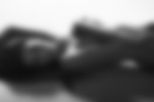 Обои на рабочий стол Обнаженная девушка лежит на полу, фотограф Lukasz Ratajak