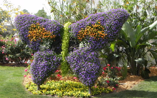 Обои на рабочий стол Parks Butterflies Epcot International Flower and Garden Festival Nature, Florida / Бабочка из цветов на фестивале во Флориде, Flowers Epcot — парк Всемирного центра отдыха Уолта Диснея / Walt Disney World Resort