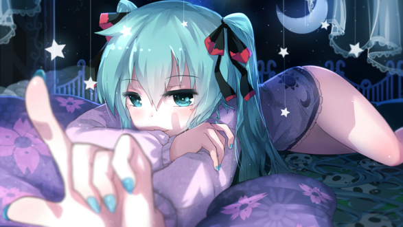 Обои на рабочий стол Vocaloid Hatsune Miku / Вокалоид Хацунэ Мику ночью лежит на кровати среди звездочек
