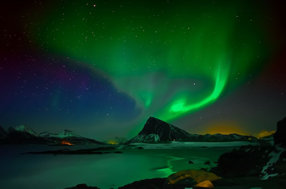 Обои для рабочего стола Северное сияние в Storsandnes, Lofoten / Storsandnes, Лофотене, Норвегия, фотограф Stein Liland