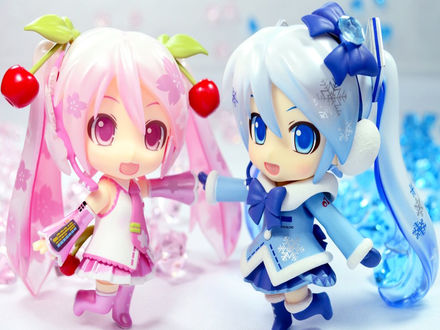 Обои на рабочий стол Две фигурки- Vocaloids Hatsune Miku / Вокалоиды Хатсунэ Мику и Sakura Miku / Сакура Мику