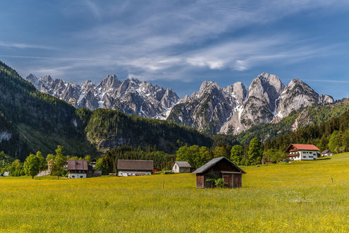 Обои на рабочий стол Дома, стоящие у подножья гор, Alps, Austria / Альпы, Австрия