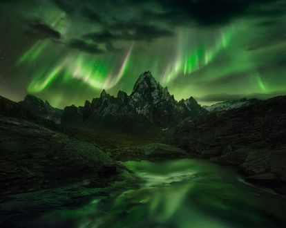 Обои на рабочий стол Северное сияние на севере Canadas Yukon / Канады Юкон, фотограф Marc Adamus