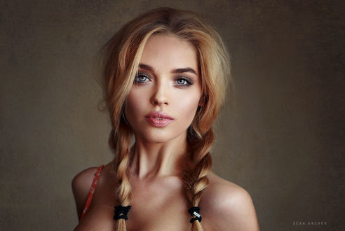 Обои на рабочий стол Девушка с заплетенными косичками, фотограф Sean Archer