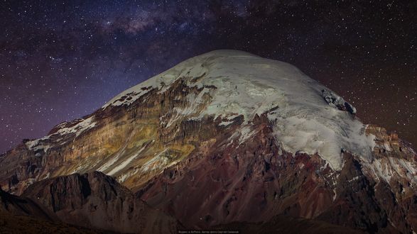 Обои на рабочий стол Звездное небо над вулканом Сахама в Боливии, фотограф Сергей Семенов