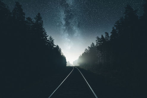 Обои на рабочий стол Железная дорога ведущая вдаль, фотограф Mikko Lagerstedt