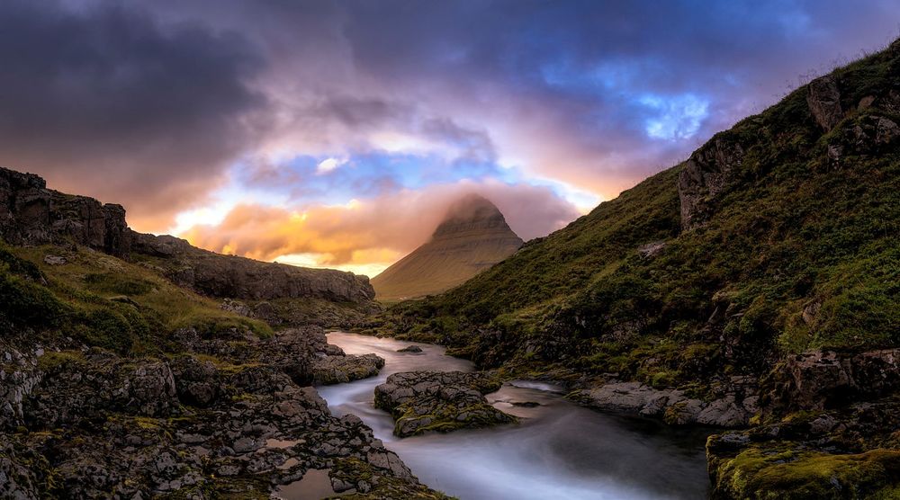 Обои для рабочего стола Горы в Iceland / Исландии под облачным небом, фотограф Timothy Poulton