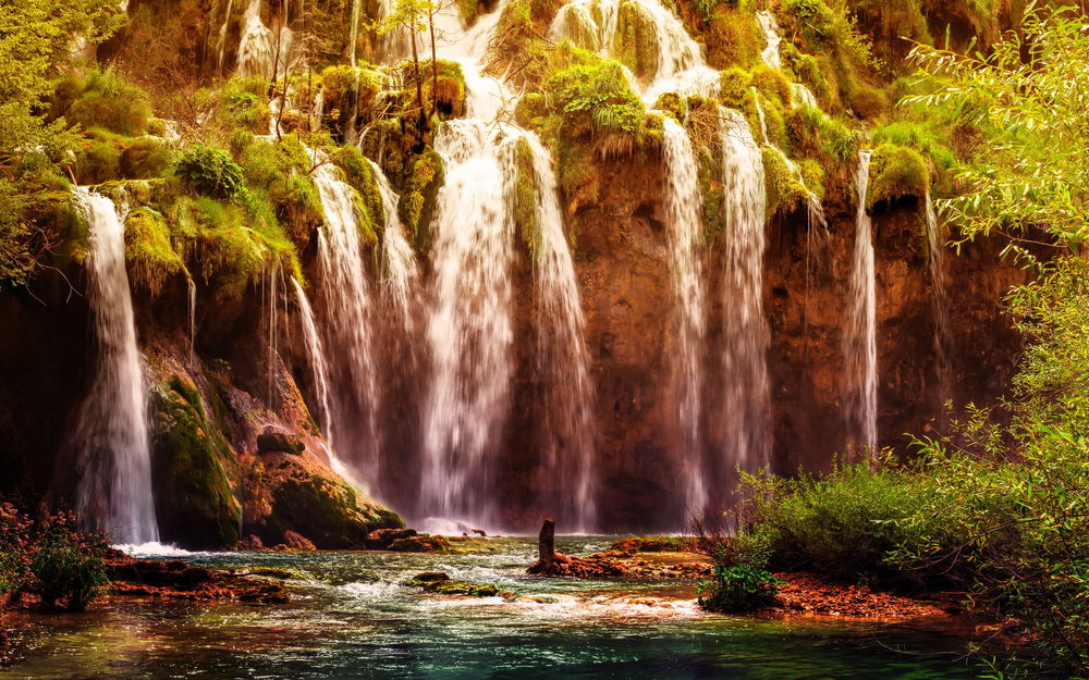 Обои для рабочего стола Красивый водопад в национальном парке, в Хорватии