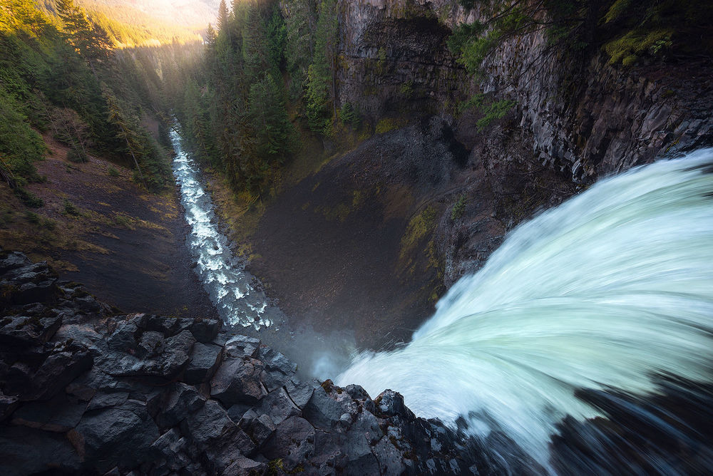 Обои для рабочего стола Вид на водопад сверху, фотограф Daniel Greenwood