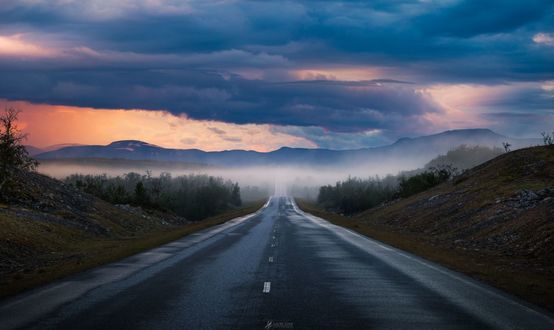 Обои на рабочий стол Закат в Лапландии где-то около границы Finland and Norway / Финляндии и Норвегии, фотограф Lauri Lohi