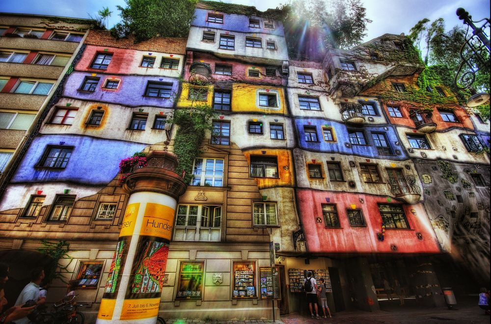 Обои для рабочего стола Знаменитый Дом Хундертвассера / Hundertwasser House, Вена, Австрия