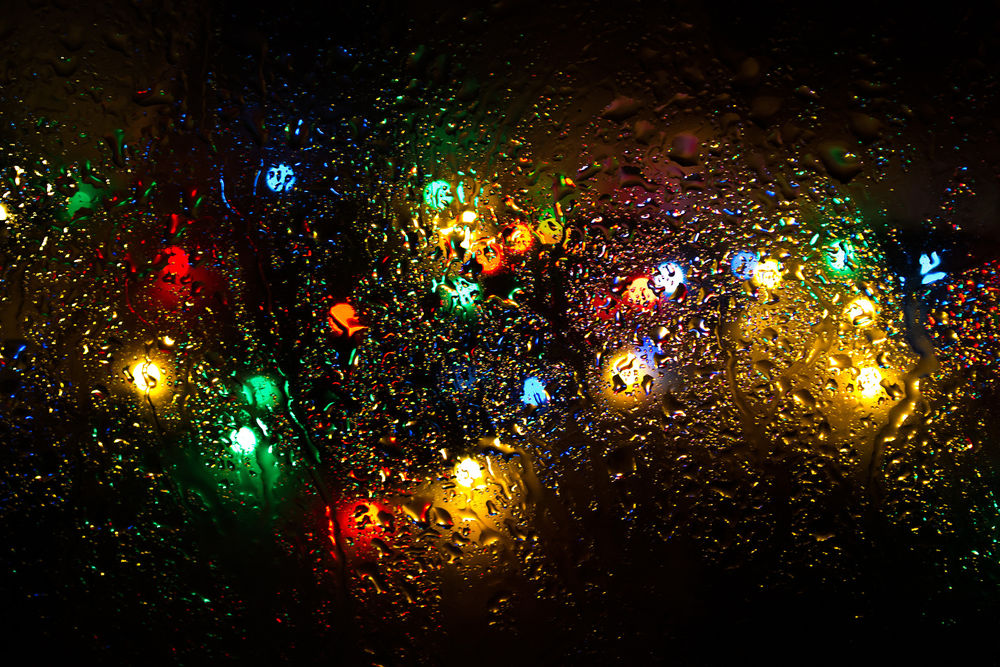 Обои для рабочего стола Капли дождя на стекле на фоне бликов, фотограф Кудин Александр